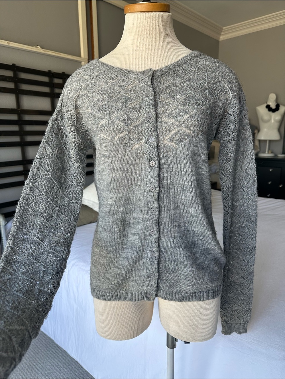 Coupe Collection gray lace-yoke Cardigan, size medium - Picture 5 of 12